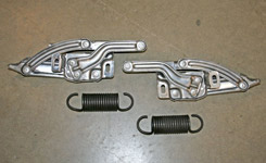 1962 HOOD HINGES WITH SPRINGS (NOT ORIGINAL FINISH ON HINGES)