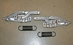 1962 HOOD HINGES WITH SPRINGS (NOT ORIGINAL FINISH ON HINGES)